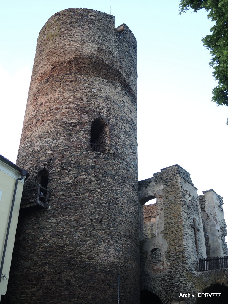 Pohled na věž -Svojanov (3)
